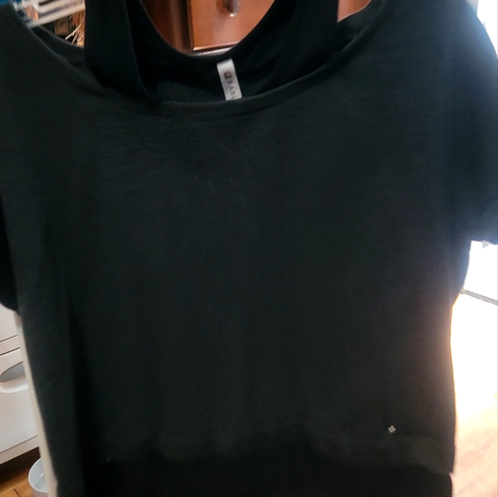 Fabletics Ladies Size Medium Black Grey Workout Top Cap Sleeves Round Neckline - Picture 4 of 16
